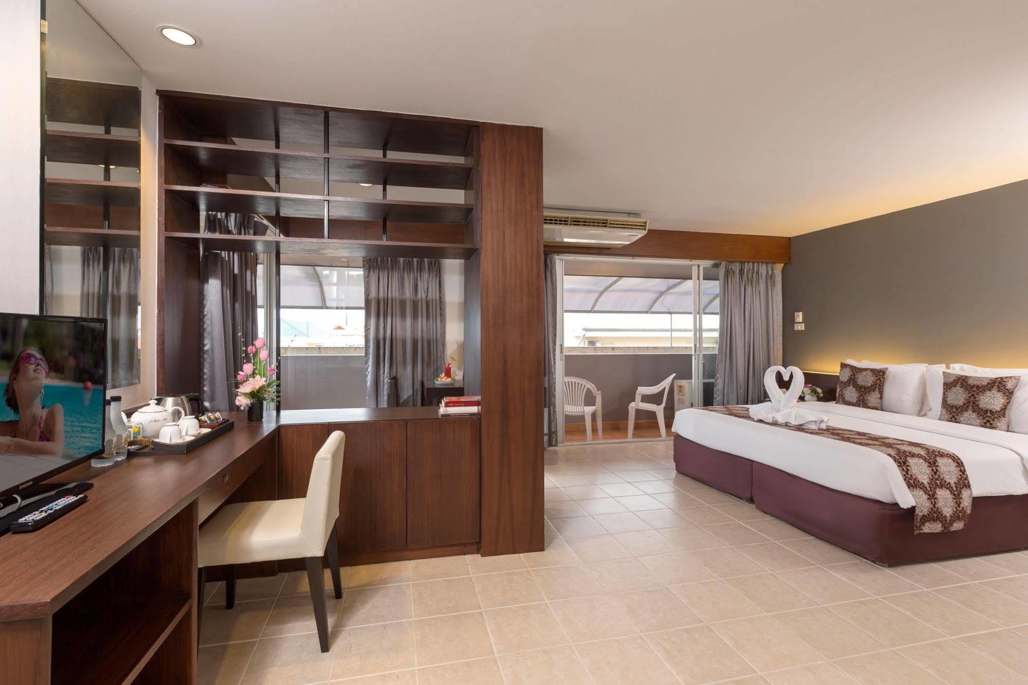 The Holiday Resort Pattaya Exterior photo