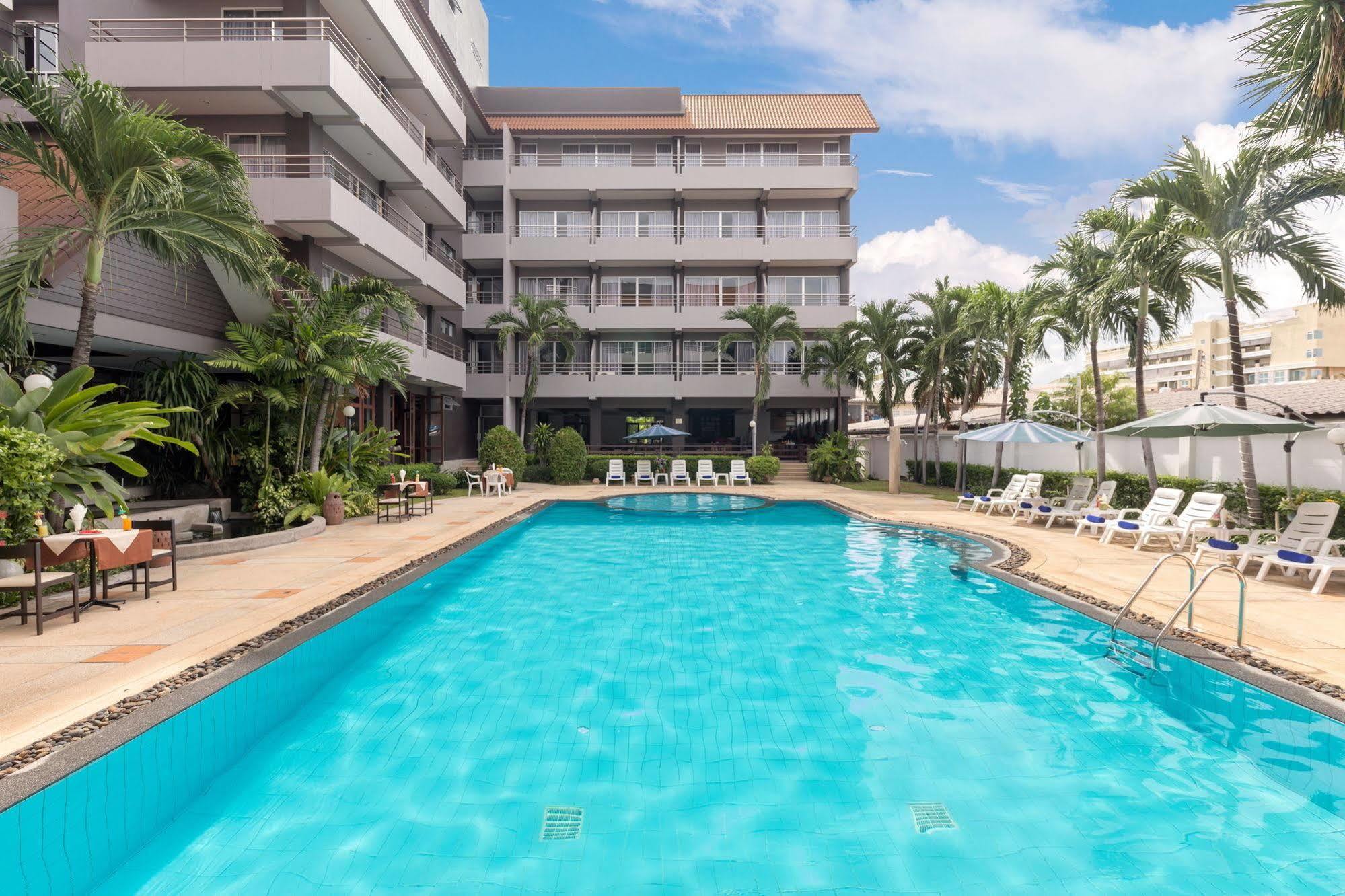 The Holiday Resort Pattaya Exterior photo