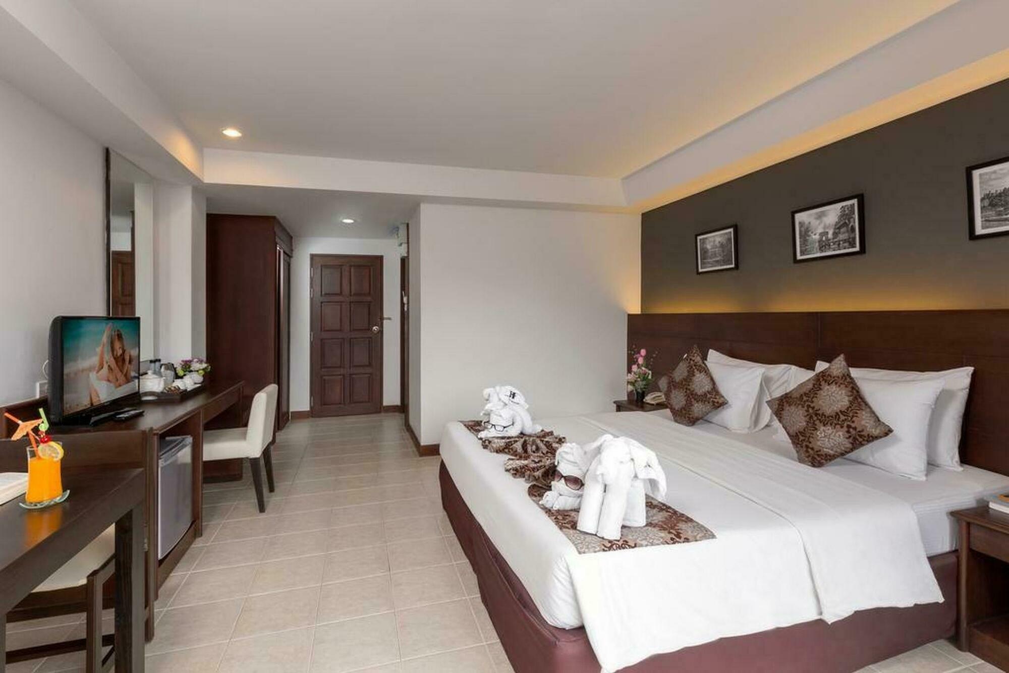 The Holiday Resort Pattaya Exterior photo