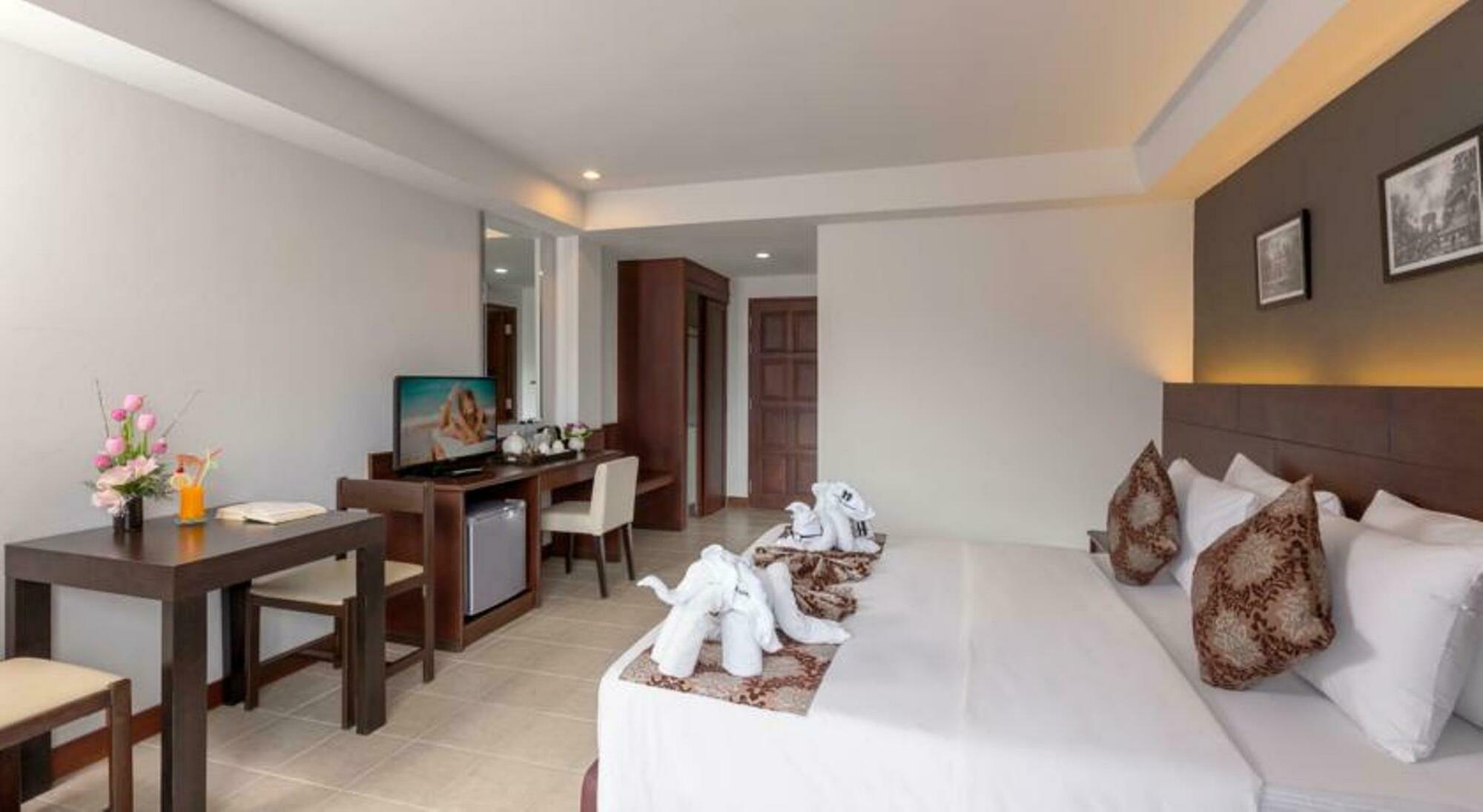 The Holiday Resort Pattaya Exterior photo